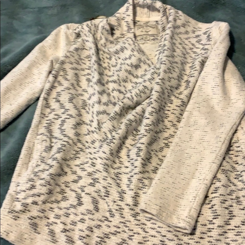 Warm and fashionable sweater